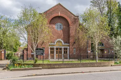 Holy Cross, Carshalton