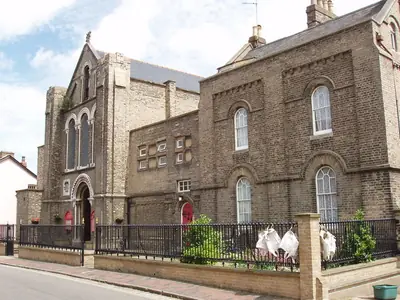 St. James the Less & St. Helen, Colchester